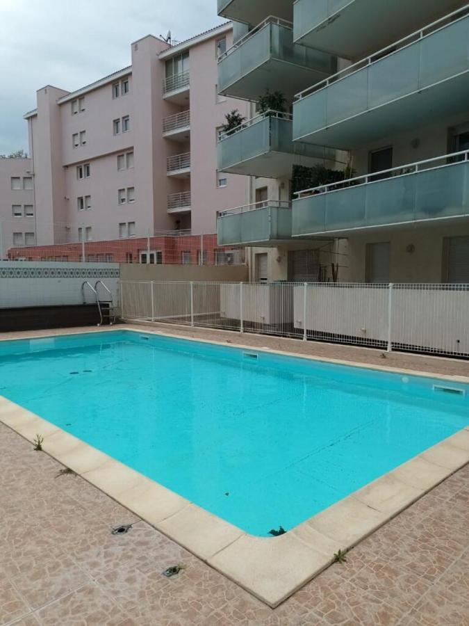 Appartement T2, Climatise, Wifi, Parking Et Piscine Prives Сет Экстерьер фото
