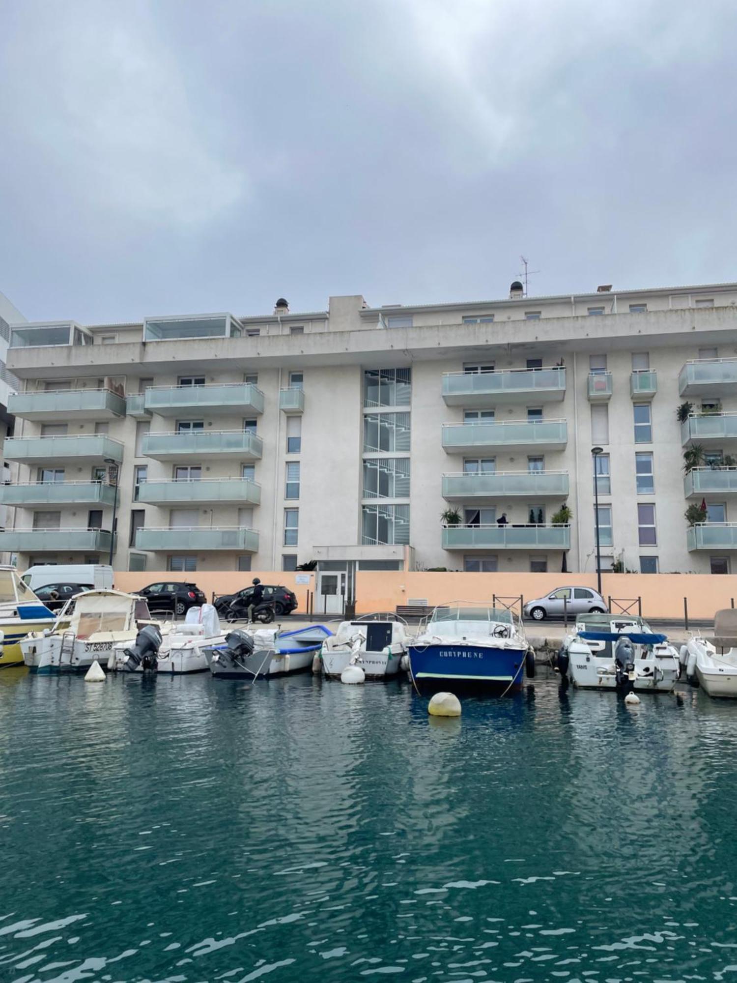 Appartement T2, Climatise, Wifi, Parking Et Piscine Prives Сет Экстерьер фото